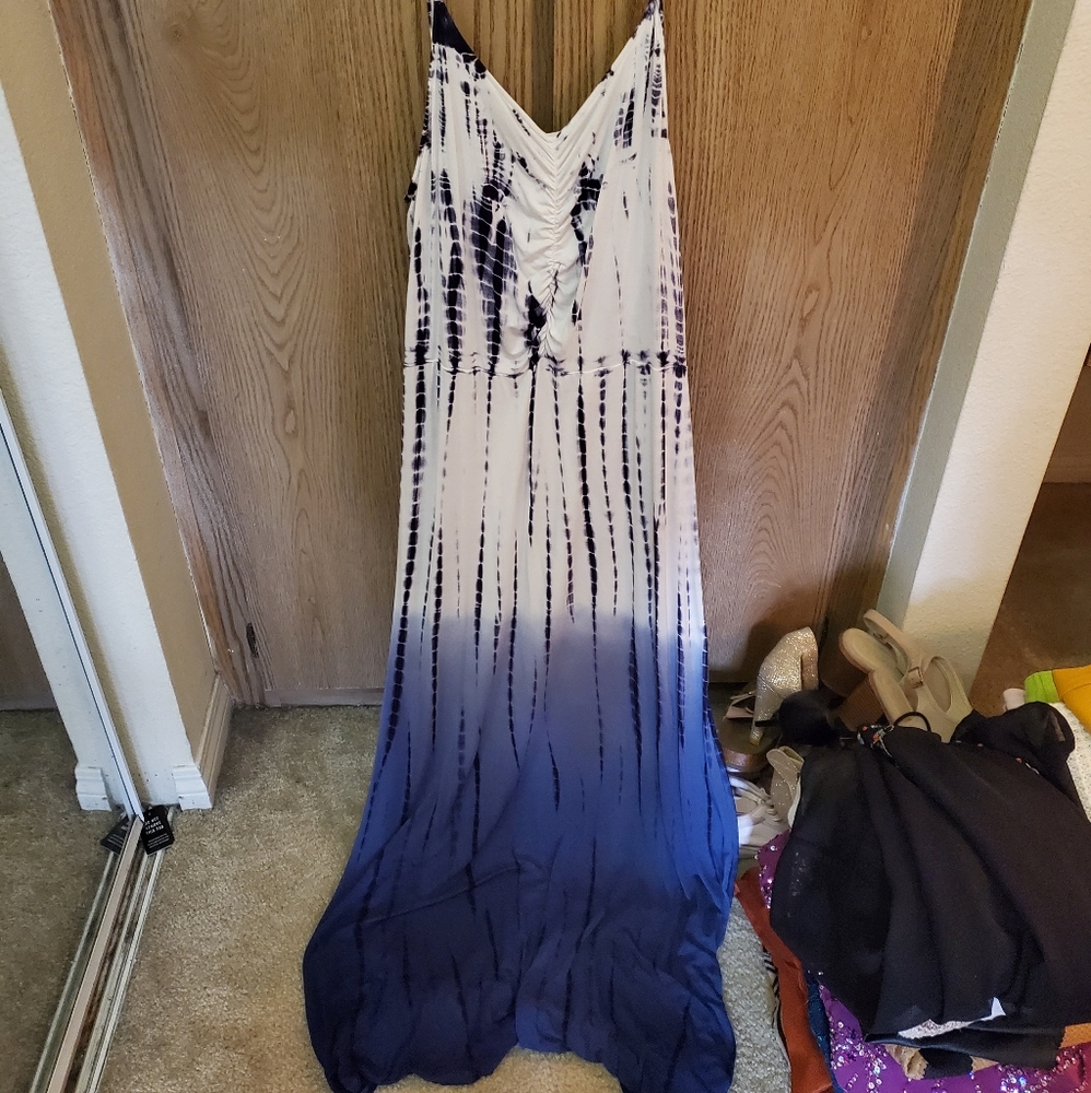 Dress - Picture 2 of 2